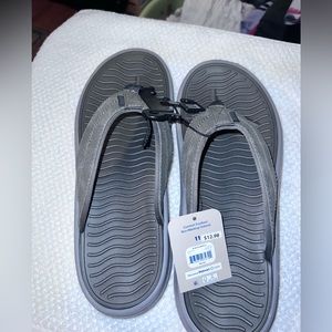 Men’s Size 11 George flip flops NWT